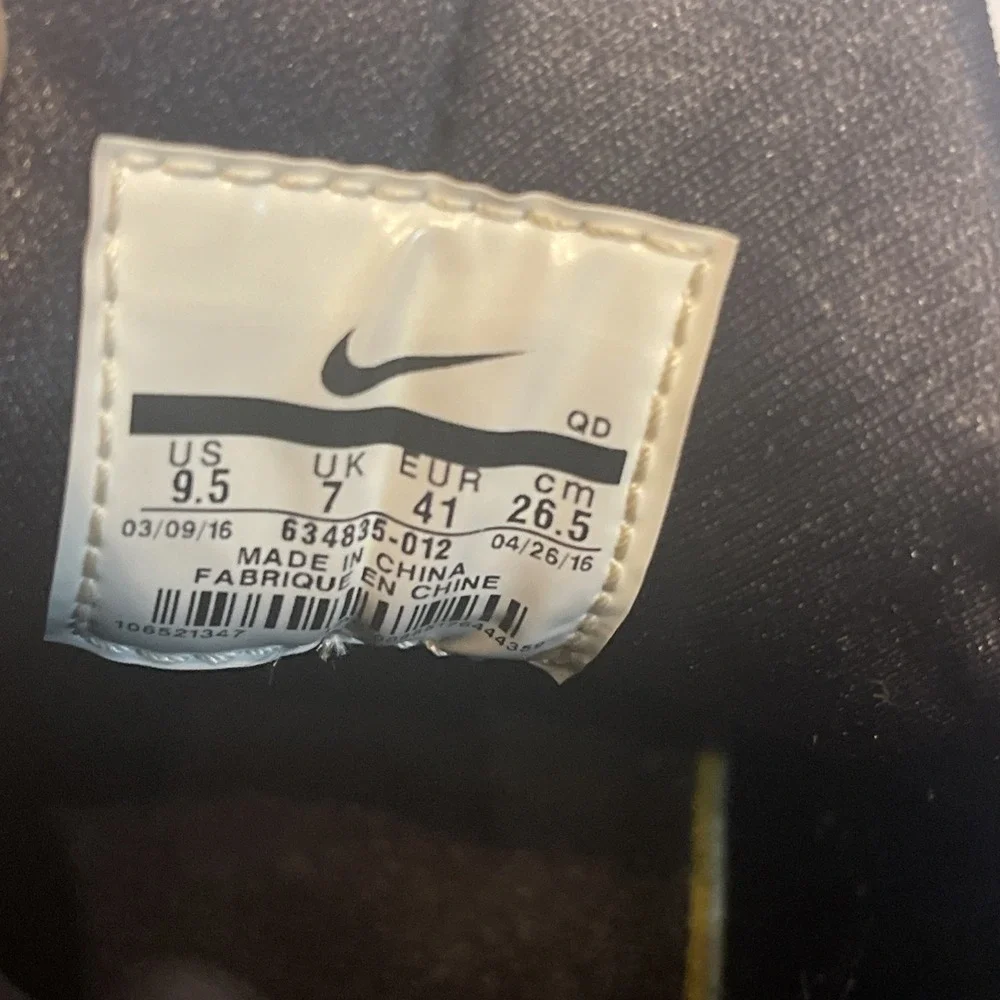 Black Nike Women's Athletic Sneakers - Classic All-Black Design - Picture 9 of 9